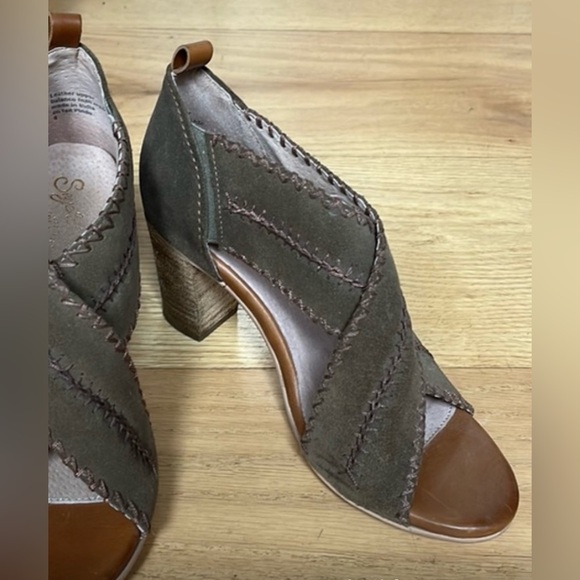 Seychelles Whipstitch Party Up Heals in Olive Suede - Picture 5 of 9